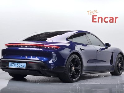 2021 Porsche TAYCAN photo 3