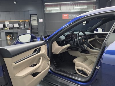 2021 Porsche TAYCAN photo 10