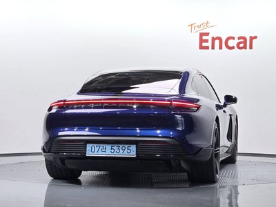 2021 Porsche TAYCAN photo 4
