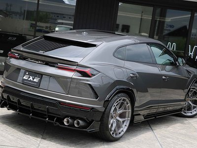 LAMBORGHINI URUS - 4