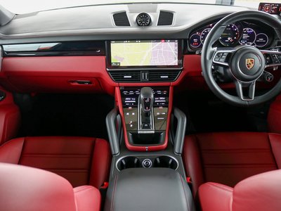 صورة 4 لـ 2021 Porsche CAYENNE