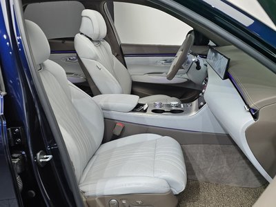 2024 Genesis GV70 thumbnail 16
