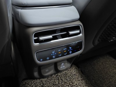 2024 Genesis GV70 thumbnail 30