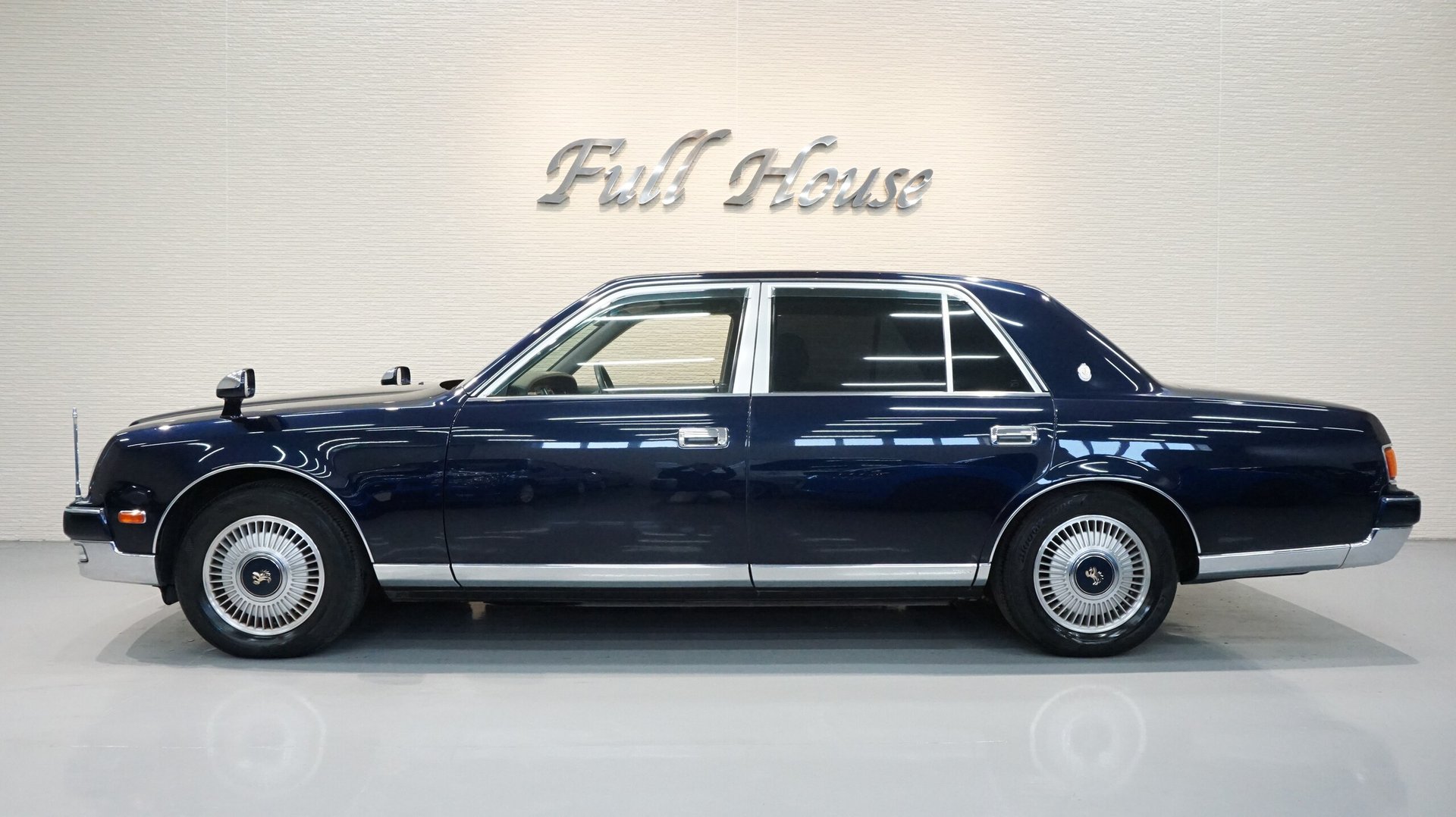 TOYOTA CENTURY - View 1