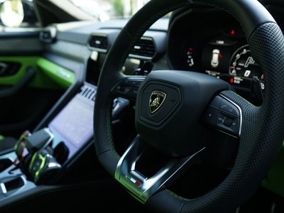 LAMBORGHINI URUS - 7