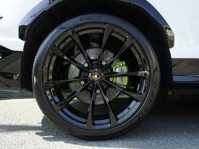LAMBORGHINI URUS - 9