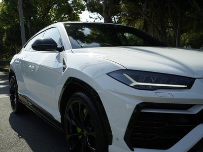 LAMBORGHINI URUS - 8