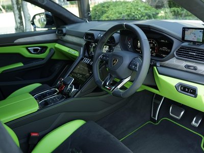 LAMBORGHINI URUS - 3