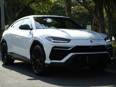 LAMBORGHINI URUS - 1