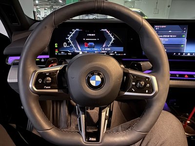 2025 BMW 5 SERIES 照片 10