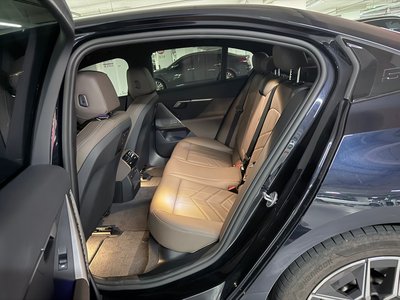 2025 BMW 5 SERIES 照片 9