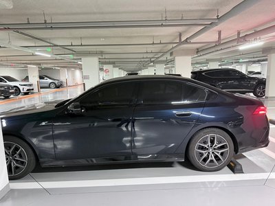 2025 BMW 5 SERIES 照片 6