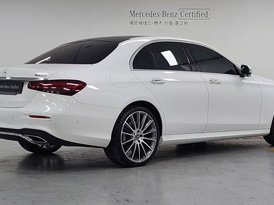 MERCEDES-BENZ E-CLASS - 4