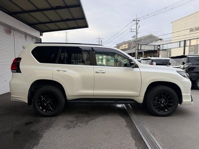TOYOTA LAND CRUISER PRADO - 8