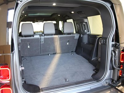 LAND ROVER DEFENDER - 10