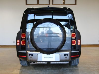 LAND ROVER DEFENDER - 8