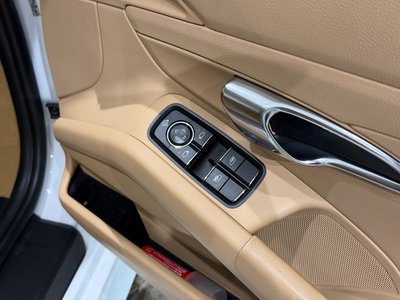 صورة مصغرة 16 لـ 2016 Porsche CAYMAN