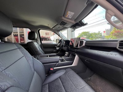 2022 Toyota TUNDRA — миниатюра 11