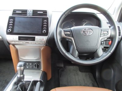 TOYOTA LAND CRUISER PRADO - 10