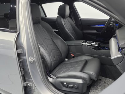 2025 BMW 5 SERIES 缩略图 12