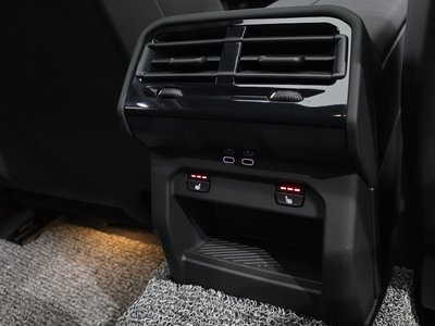 2025 BMW 5 SERIES 缩略图 19