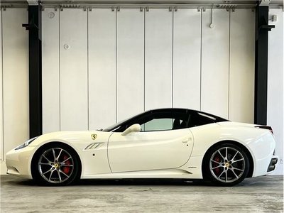 FERRARI CALIFORNIA - 8