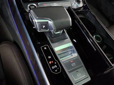 2021 AUDI A8 — миниатюра 12