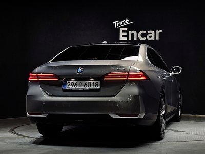 2025 BMW 5 SERIES 照片 4