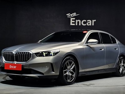 2025 BMW 5 SERIES 照片 1