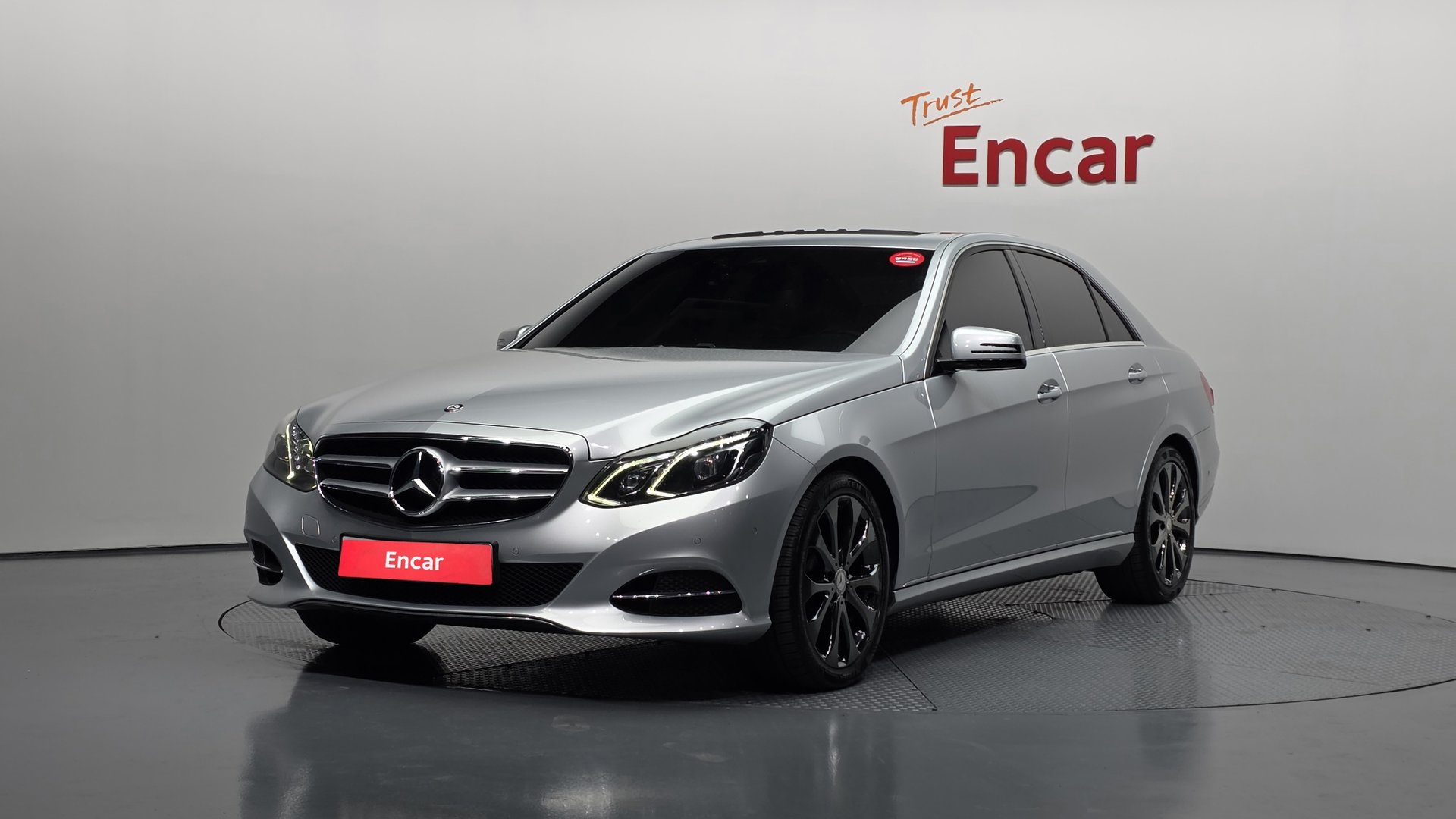 MERCEDES-BENZ E-CLASS - View 1
