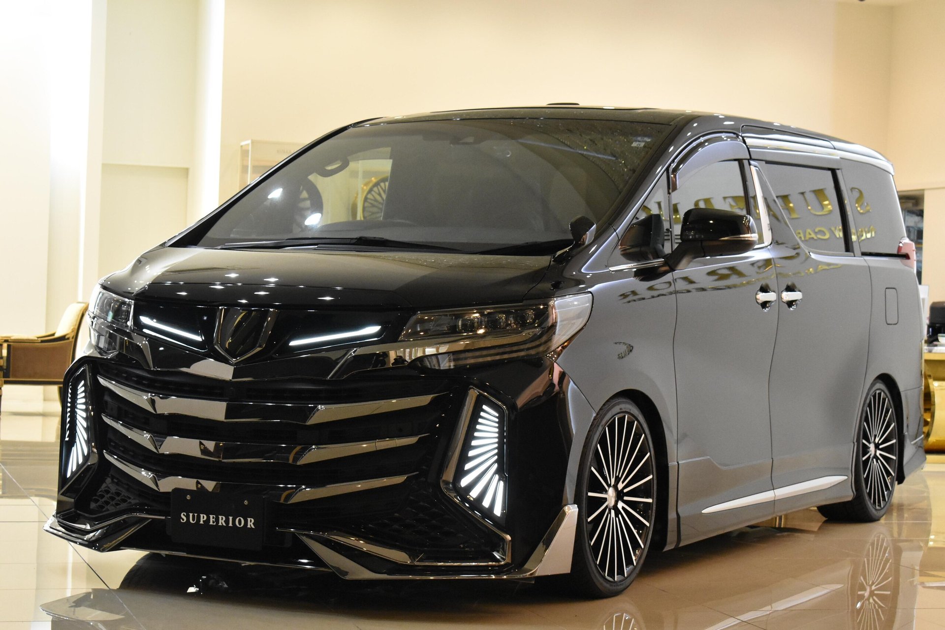 TOYOTA ALPHARD - View 1
