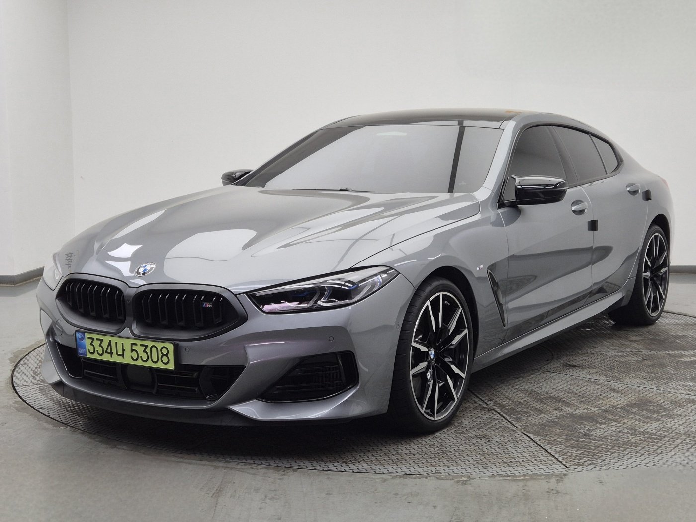 BMW 8 SERIES - View 1