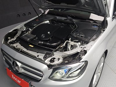 MERCEDES-BENZ E-CLASS - 7