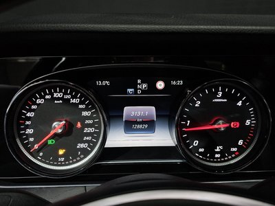 MERCEDES-BENZ E-CLASS - 8