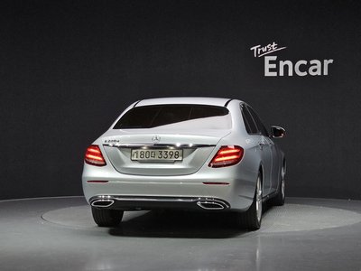 MERCEDES-BENZ E-CLASS - 4