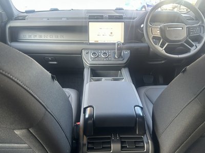 LAND ROVER DEFENDER - 4