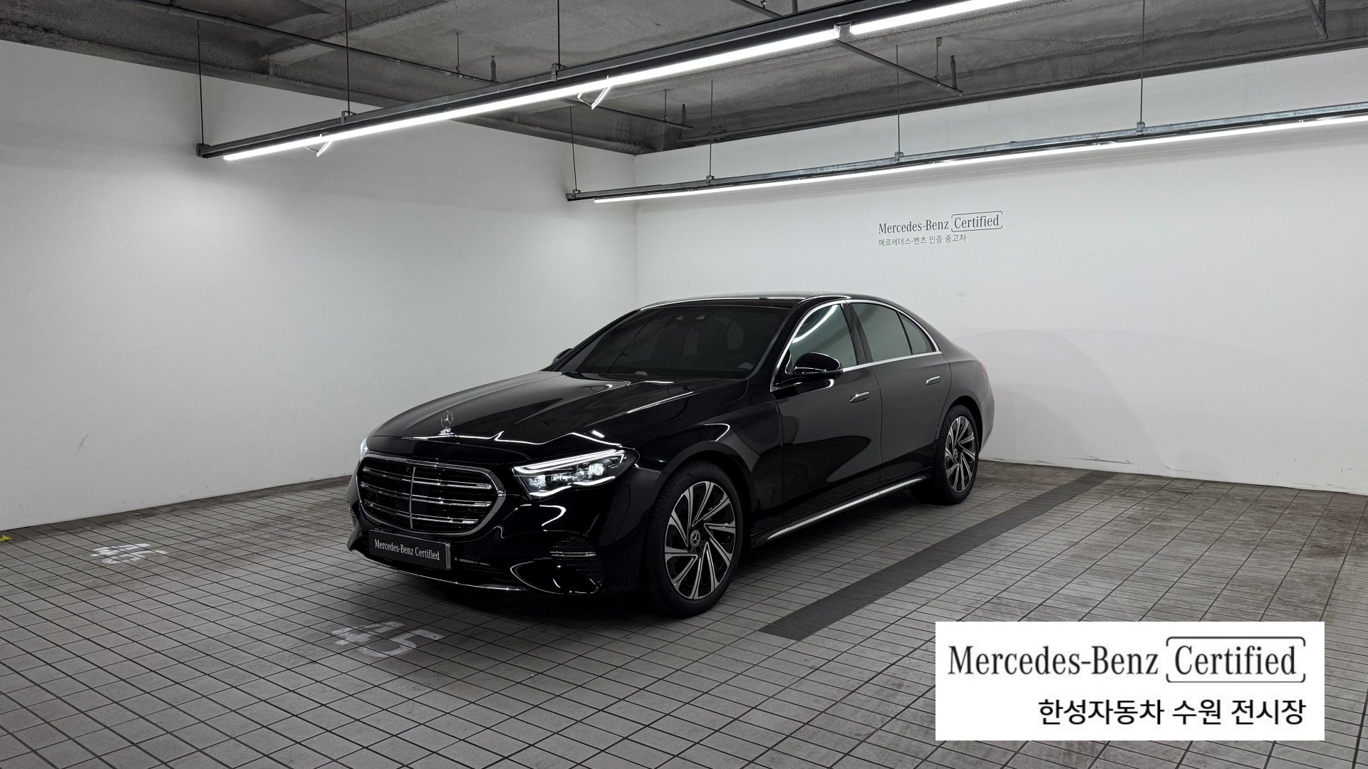 MERCEDES-BENZ E-CLASS - View 1