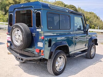 LAND ROVER DEFENDER - 9