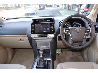 TOYOTA LAND CRUISER PRADO - 8