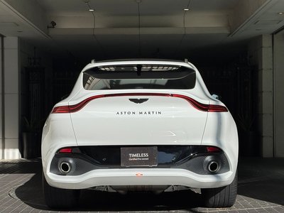 ASTON MARTIN DBX - 8