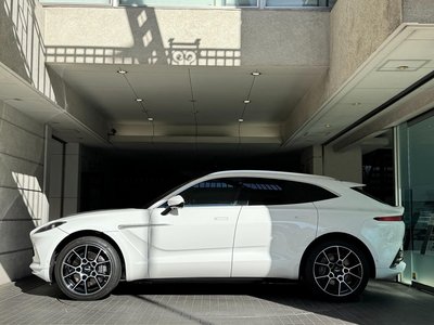 ASTON MARTIN DBX - 4