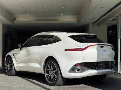 ASTON MARTIN DBX - 5