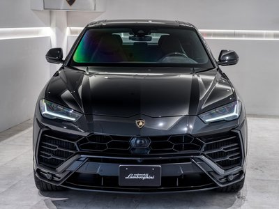 LAMBORGHINI URUS - 4