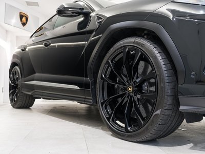 LAMBORGHINI URUS - 10