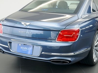 BENTLEY FLYING SPUR - 10