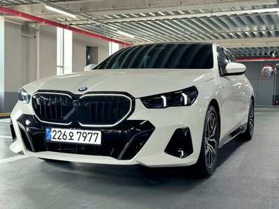 BMW 5 SERIES - 1