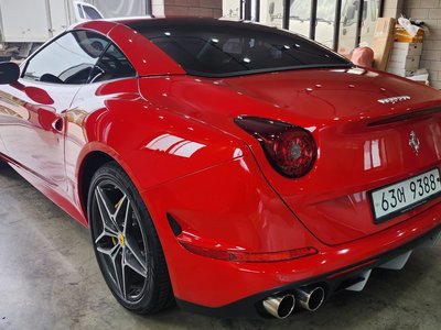 FERRARI CALIFORNIA - 1