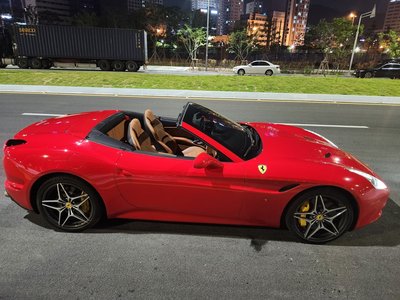 FERRARI CALIFORNIA - 10