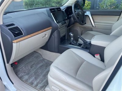 2023 Toyota LAND CRUISER PRADO thumbnail 28