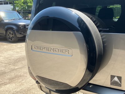 LAND ROVER DEFENDER - 7